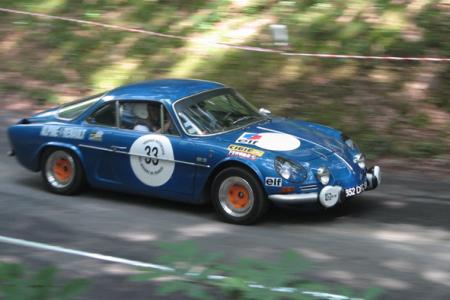 A110 bleue course en action