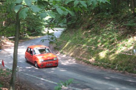 R5 Alpine coupe en action vue large