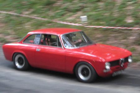 Alfa bertone rouge en action