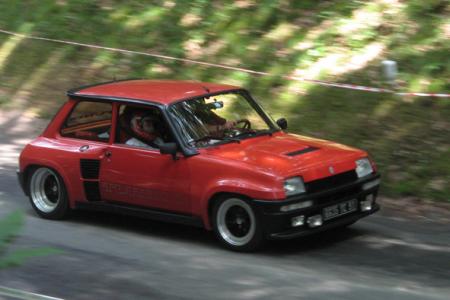 R5 Turbo rouge Gilbert en action